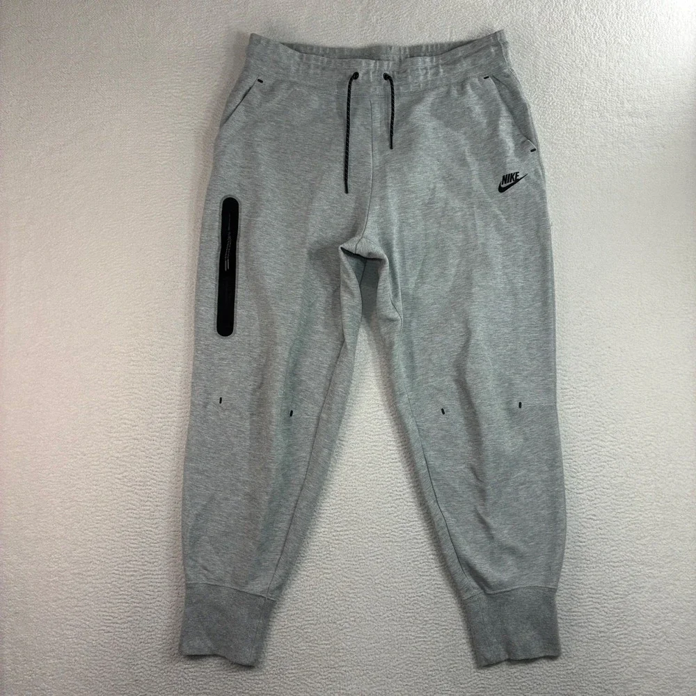Nike Tech Fleece Joggers Women L Gray Tapered‎ Sweatpants Cuffed CW4292-063